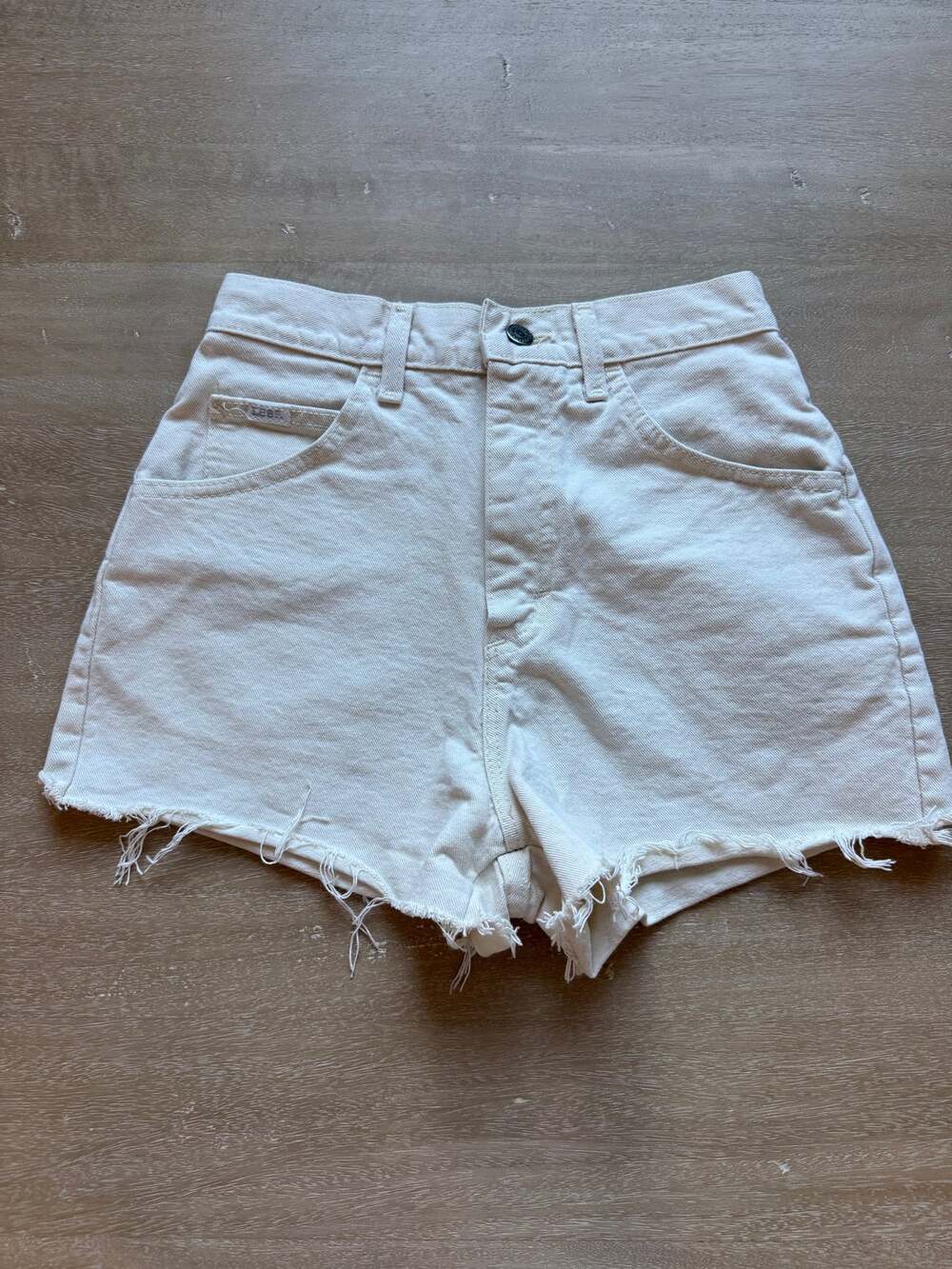 Vintage Lee Cream Denim Shorts Waist 26 (Tag Medium.)